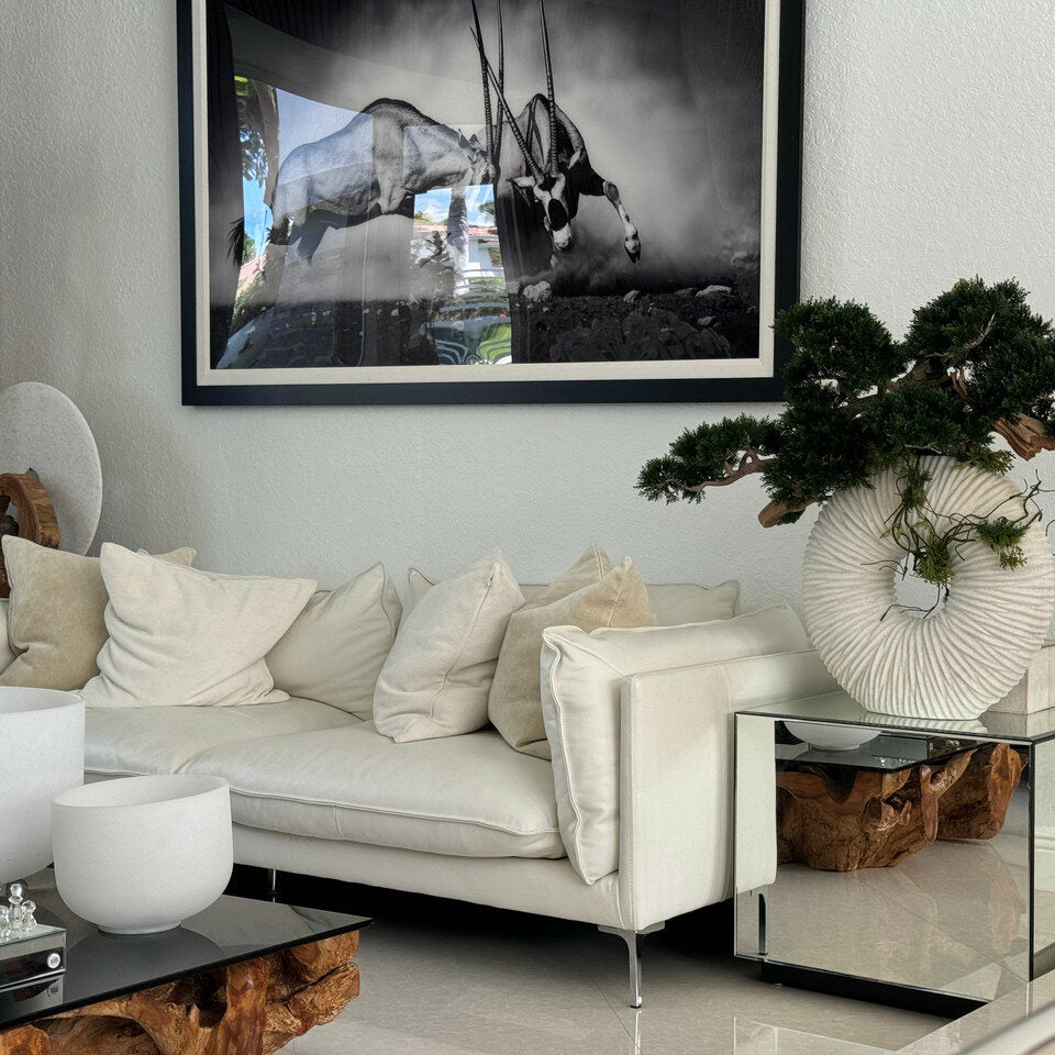 Große Ewigkeitsvase mit hängendem Bonsai und Treibholz